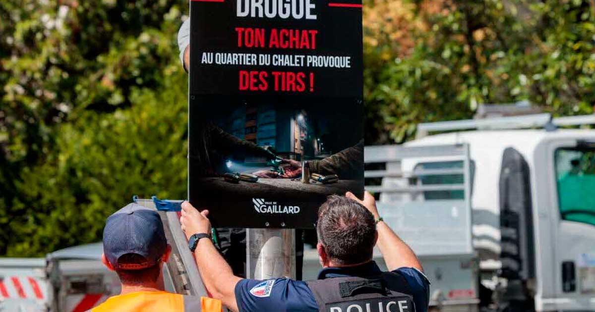Un cartel para luchar contra el tráfico de drogas en Le Chalet